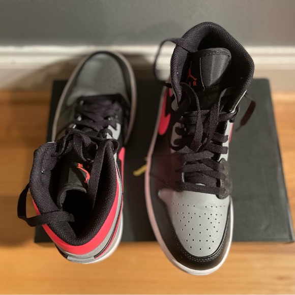 Only worn once!! - Picture 5 of 7